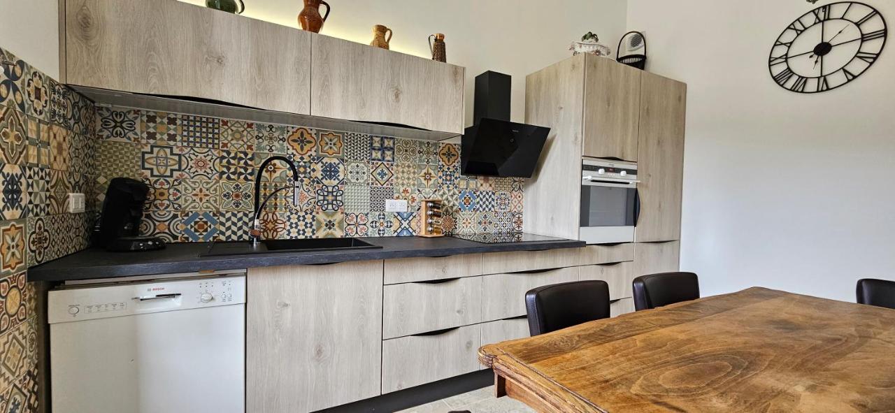 Bel & Ancien Appartement T3 Renove Dans Sartene Luaran gambar